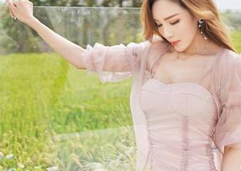 Feilin嗲囡囡 – 白花花的美脚代表方绮言Ayaka——免费美图，走心又走腿！