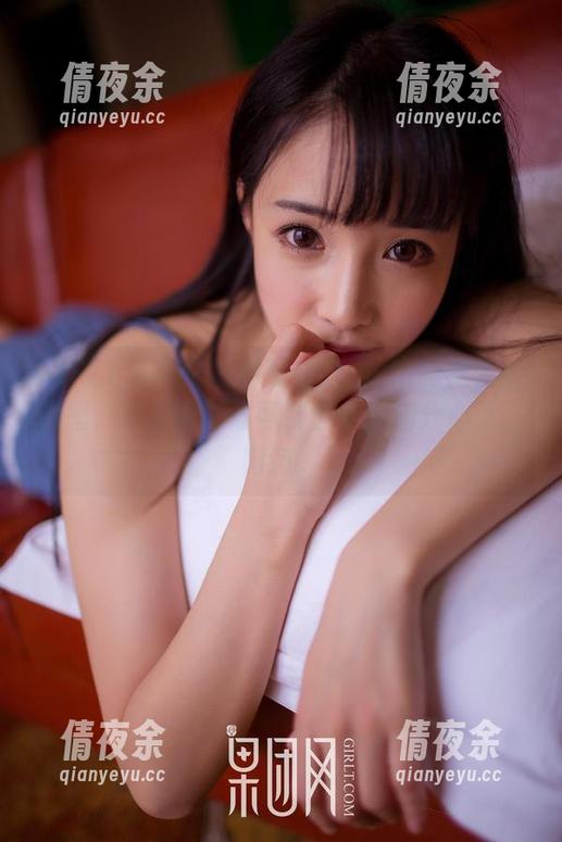 GIRLT果团网 - 闲逛在Miss琪的美足套图里，更新的时候可别被小水滴分心了，呵呵。