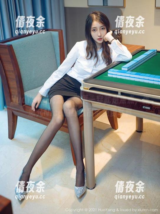 HuaYang花漾 - 随便一穿就是焦点，张思允Nice的肆意吊带免费写真