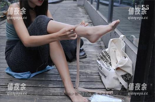 IESS异思趣向 - 兔兔出动，小妈版包臀裙写真，资源绝对吐血推荐。