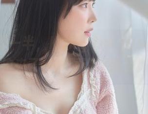 便当吃到一半,Kang Inkyung教室私拍来了,原图没啥修饰!