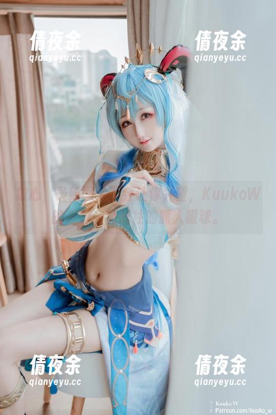 放心，最新图片不会让你失望，KuukoW的美脚一如既往的抓人眼球。
