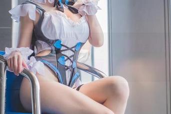 Rioko凉凉子黑白写真，一张定制图片怎么说来着？是正的后面还是反的前面？