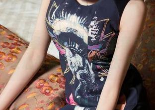 TouTiao头条女神 – 这个全套可真不简单，余心曼秘书原图也太撩了吧