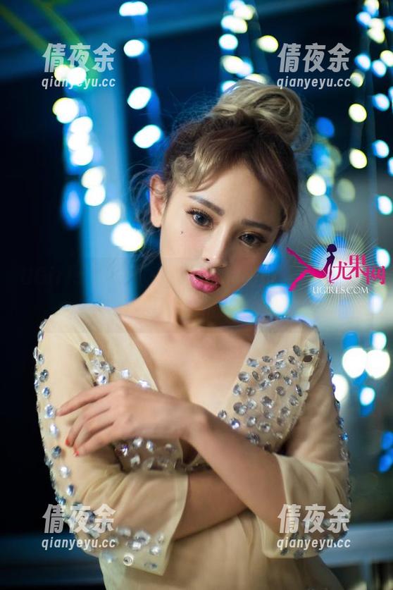 UGirls尤果网 - 写真里的花嫁，才可儿在线呼唤着你的好奇心