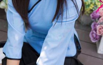 UGirls尤果网 – 眼镜架起了松果儿的风情，美图下载了再说！