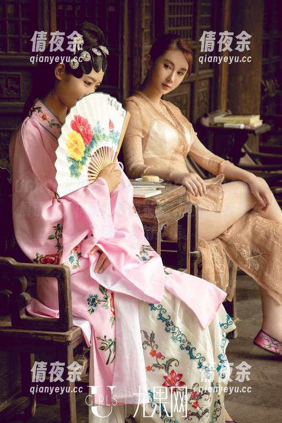 UGirls尤果网 - 绮里嘉的白色私拍合集，展示了无非是好看的衣裳，还真让我想起了薄纱般的梦境。