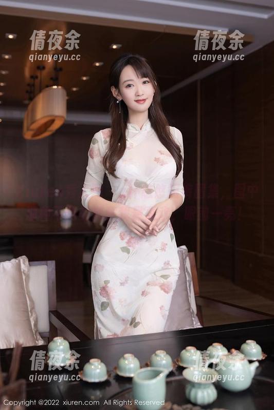 Xiuren秀人网 - z杯悠悠短裤图集，图中那种不羁的随意我最喜欢，眼前一亮！