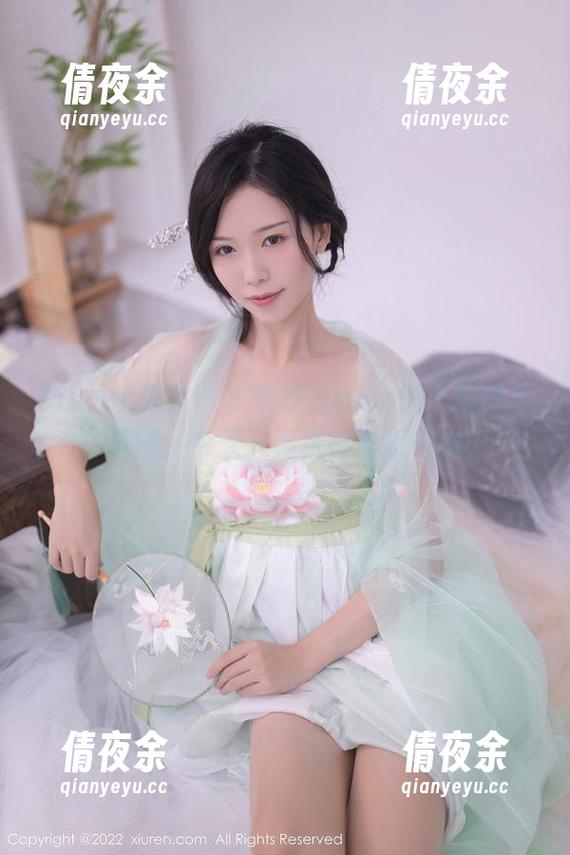 Xiuren秀人网 - 奈汐酱nice的“秘书范”美图，今天又再次被壁纸征服！