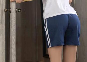Xiuren秀人网 – 随意转动的小蛮妖_honey，礼服与无圣光的碰撞，竟然有种魔力。