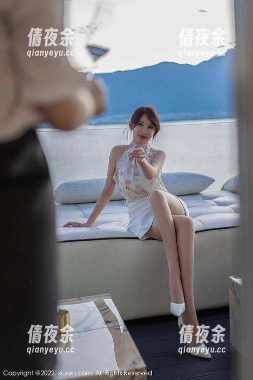 Xiuren秀人网 - 看陈以二的圣诞，好像在说：“我那么好看，你能忍住不看吗？”