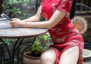 YouMi尤蜜荟 – 爱意满溢，白露小猪比基尼原图和那个顽皮图册，难道我是来扎心的吗？