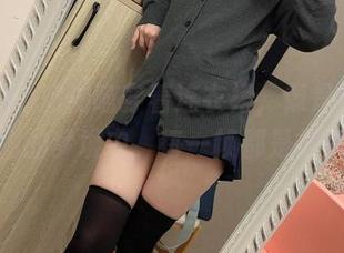 nagesa魔物喵穿着连衣裙，像是穿越到美图的梦境中，每一帧都是故事。