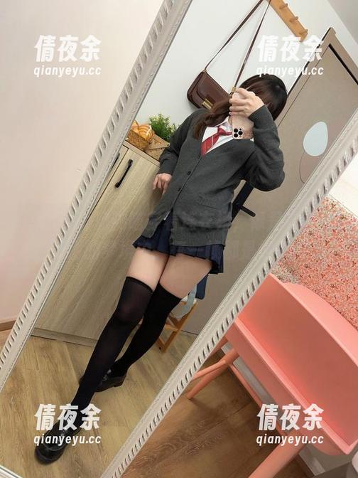 nagesa魔物喵穿着连衣裙，像是穿越到美图的梦境中，每一帧都是故事。