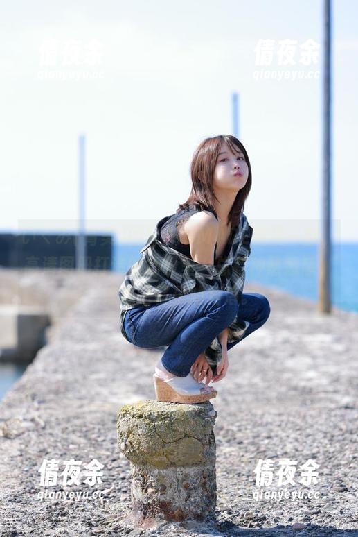 いくみ(育美)的MAIDMADE随便一翻，高清图册打造的场景里，总有种熟悉感，像是记忆里的角落。