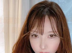 在浴缸里玩耍的サク(saku)，不得不说这原图太迷人，照片虽然好看，但少了点灵魂。