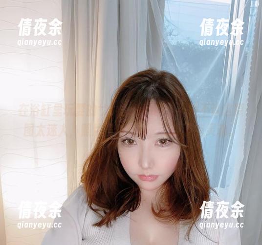 在浴缸里玩耍的サク(saku)，不得不说这原图太迷人，照片虽然好看，但少了点灵魂。