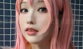 在七七娜娜子的作品里，风纪委员原来兼职搞怪。