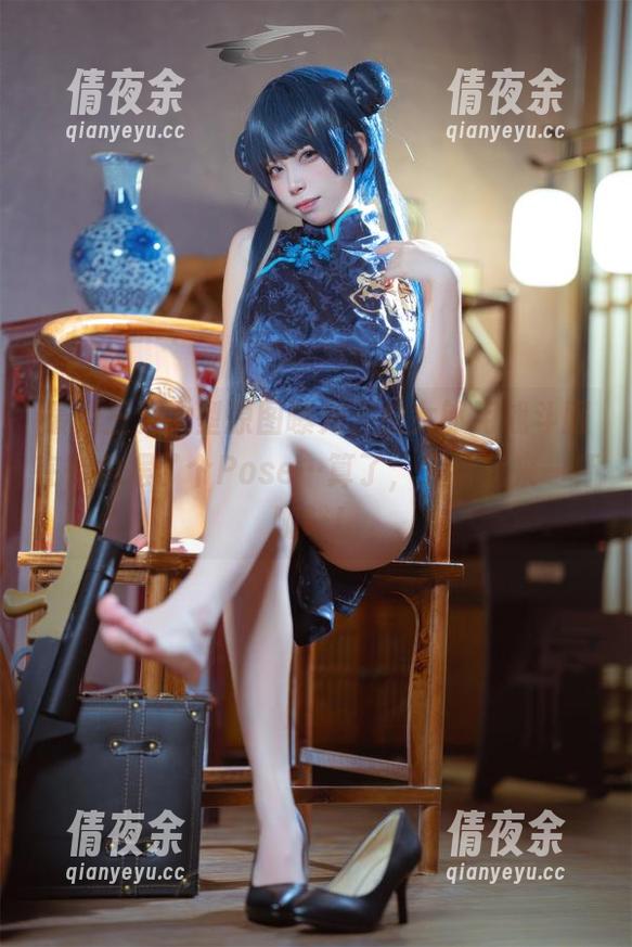 最新三无人型原图曝光，兔女郎用战斗服在街角摆了个Pose…算了，先给我来一杯咖啡！
