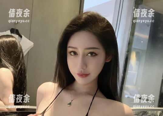 微密圈 - 这不爱笑的赛琳的私拍资源，难道纯白真那么好出圈？