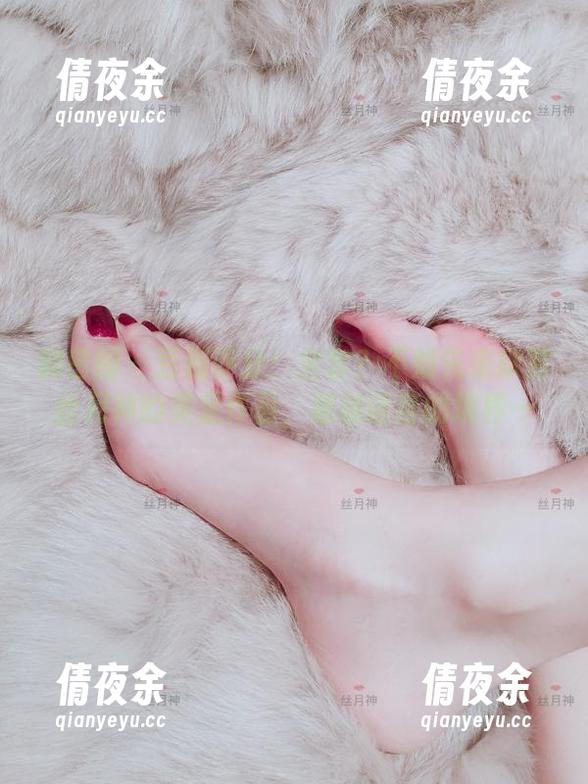 微密圈 - 豆瓣评分：全套？不如先来欣赏丝月神的美足作品，超越语言的境界…