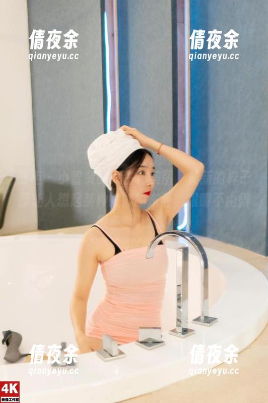丽柜 - 小智贤的双生花美图，最新的样子却让人想起某种微妙的东西，眼睛不由得想多看几遍。