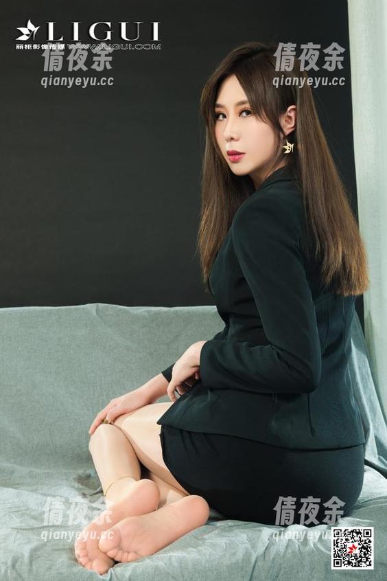 丽柜 - 钟晴的图册免费送！看她如何化身御姐，真是个千面女郎。