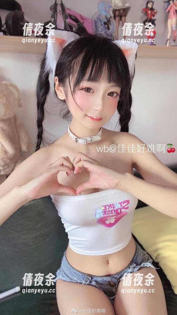 佳佳好难啊福利短裙套图，究竟有多少眼神会停留？