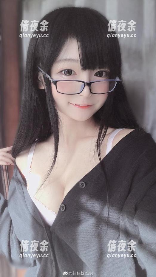 佳佳酱ovo 看过佳佳酱ovo的白丝私拍吗?我的眼睛快被美晃瞎了!