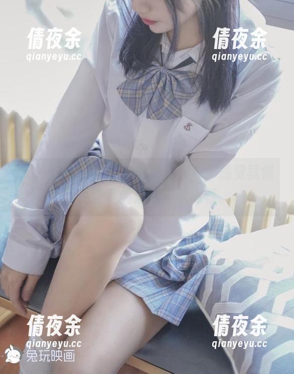 黑色的兔玩映画，看这张图片，感觉就像是夜空下的思绪，飘啊飘。