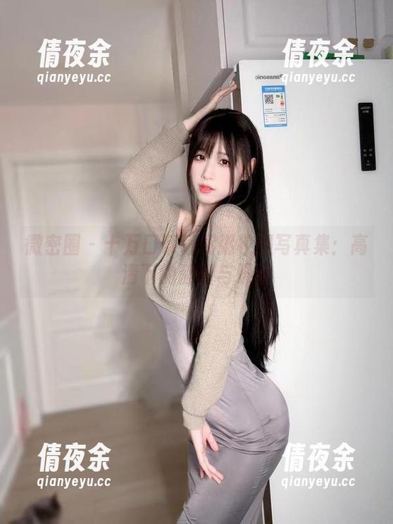 微密圈 - 十万口草莓粥粥校服写真集：高清下的静谧与躁动