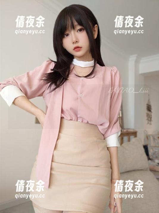 “发条少女yoki”的夏末写真，每一张照片犹如黄色招牌，眼中直流火花，夏天的尾巴真让人眷恋！