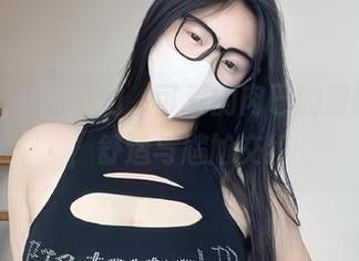 微密圈 – 紫色梦幻，可爱的肉巴的最新写真集，舒适与尴尬交织