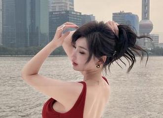微密圈 – 拟人化浴袍：周妍希与照片对话的现场