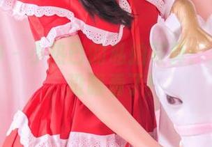 头条女神 – 小热巴的私拍写真：无敌美脚，没眼看了！