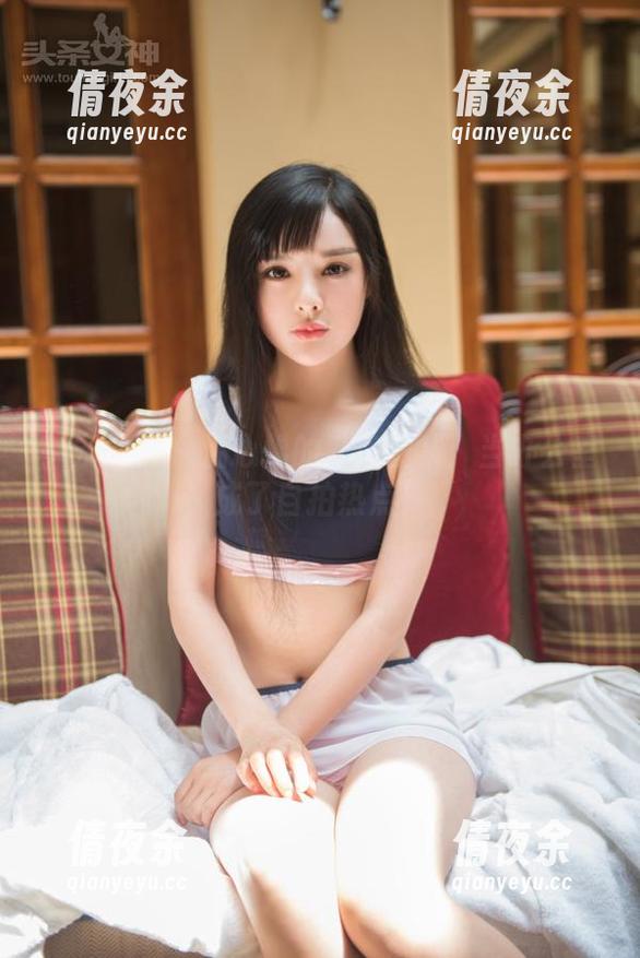 头条女神 - 温心怡的私房图集：当办公室成了自拍热点！