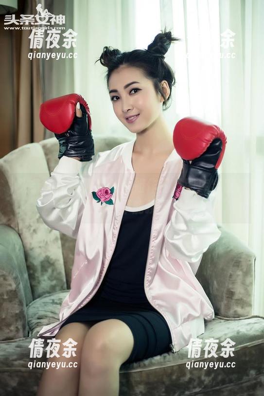 头条女神 - 火儿的御姐作品从图库出发，不知道能不能换零钱？