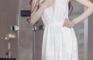 头条女神 – 王一涵：丝袜再魅惑，也敌不过我这张脸——图集分享，快来膜拜我的风采！
