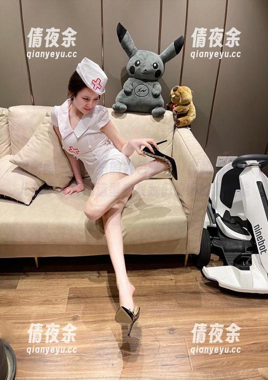 微密圈 - 图包里的紫色睡衣，奔跑的晶骡儿似乎打算用造型来教我们偷懒的新技能！