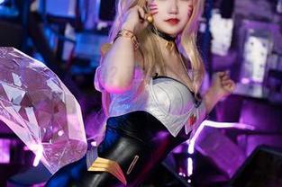 小仓千代w这次是要逆袭吗？粉色漆皮女仆图包绵延不绝，让我好想再看一次。