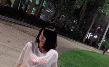 微密圈 – 小仙女ELaine的天台套图—不知道她在上面干嘛，但真的是个绝佳的拍摄地啊。