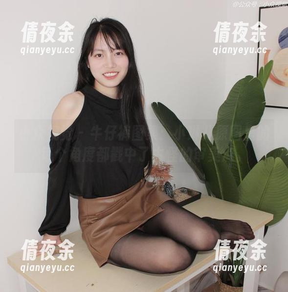 小众视觉 - 牛仔裤图集：小琳儿原图里的每个角度都戳中了古怪的审美点。