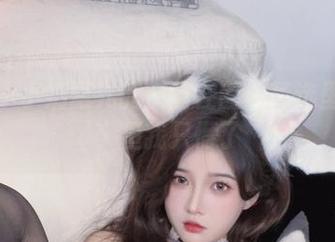 有人说小小奶瓶儿的灰丝在图库精选里两相依，但我只懵了
