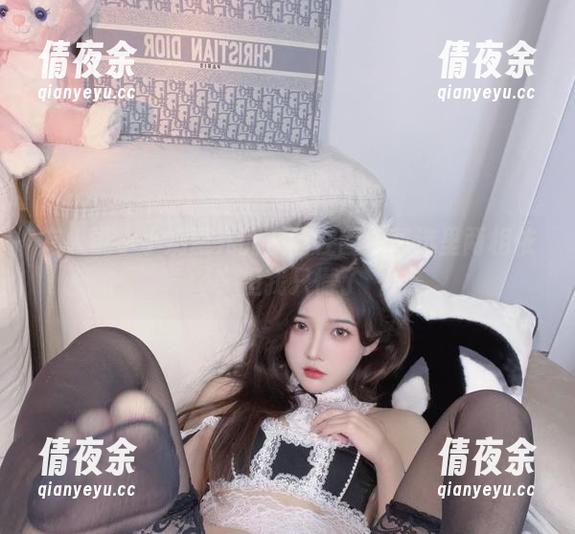 有人说小小奶瓶儿的灰丝在图库精选里两相依，但我只懵了