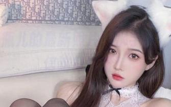 小小奶瓶儿的最新照片：水手服，你敢相信这身打扮！