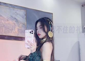 小小奶瓶儿私拍合集：藏不住的礼服诱惑