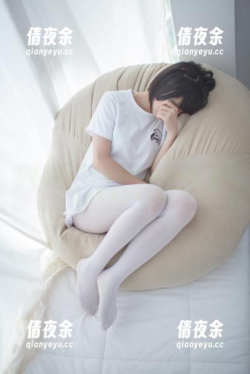 甘愿沉醉！“少女秩序”写真合集：短裤比白丝更让人心动？