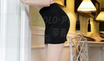 尤蜜荟 – 图片上SOLO-尹菲的灰丝，这种仓促又精致的搭配，带着不经意的小性感。