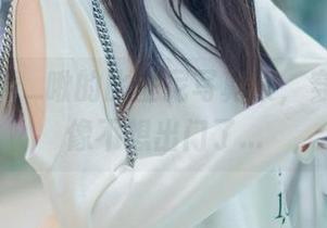 看完希希_啾的比基尼写真集，穿衣服好像不想出门了…