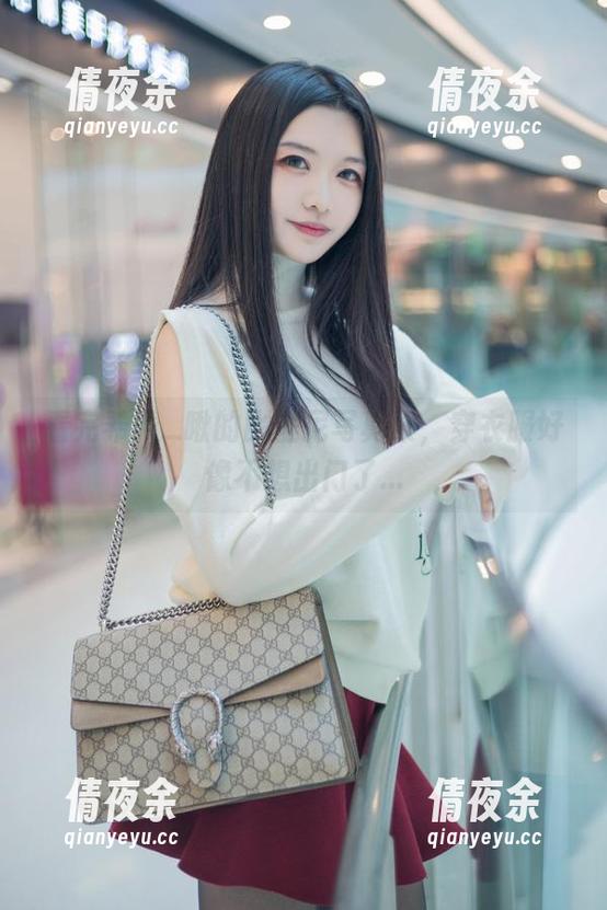 看完希希_啾的比基尼写真集，穿衣服好像不想出门了...